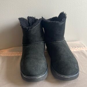 Women’s size 9 Bailey Bow Ugg Boots in used condition
